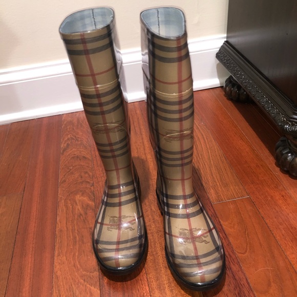Authentic Burberry rain boots - Picture 4 of 4